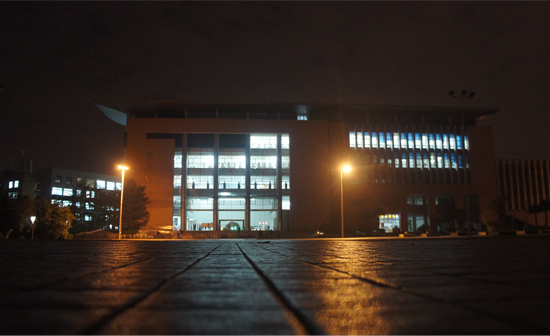 夜广外之图书馆