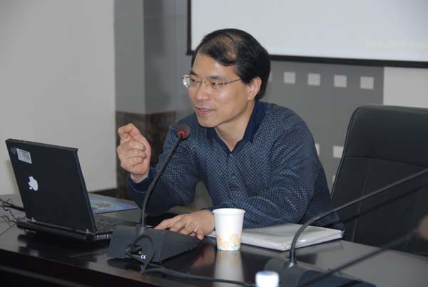 贾荣鄂谈财政形势