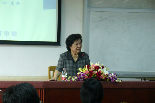 饶芃子教授传授“学术追求与研究方法”