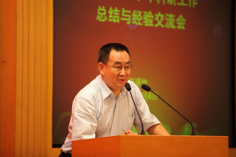 顾也力副校长寄语科研管理人员“谋划广外科研事业可持续发展，管理出效果”