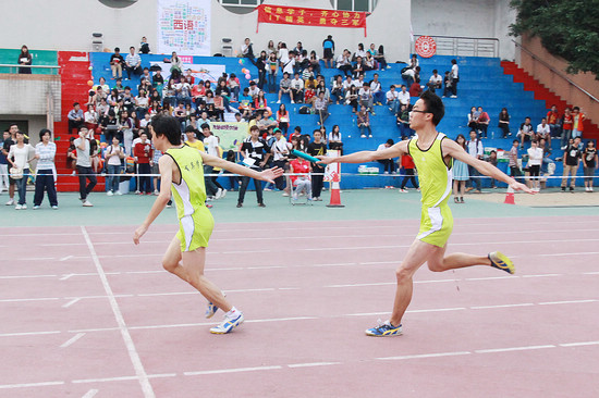 男子学生组4x100米接力决赛