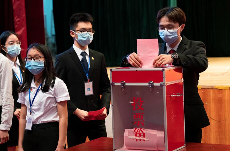 投票现场2.jpg 投票现场2.jpg
