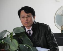 伍方斐代表新班子表态