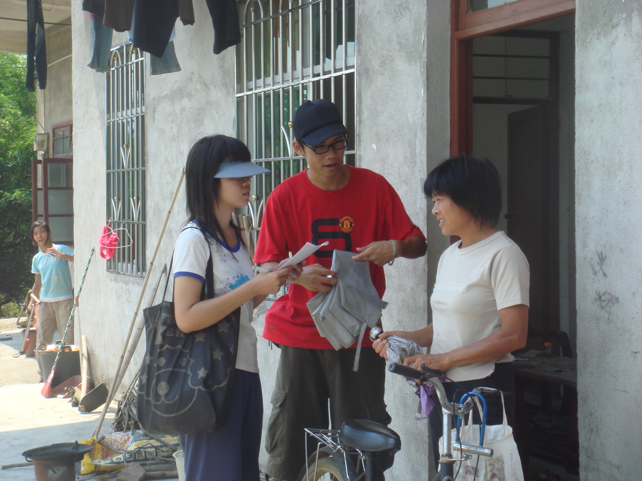 亲切交流,认真访谈