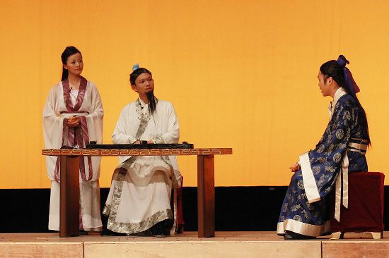 还原历史的表演场景