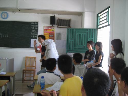 四处巡演