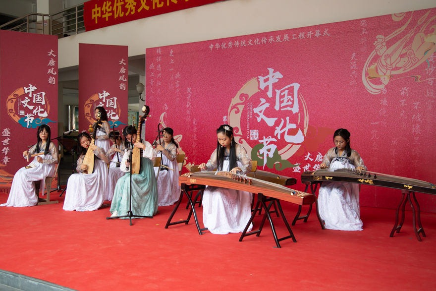 民乐演奏.jpg 民乐演奏.jpg