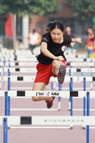 女子学生组100米栏预赛