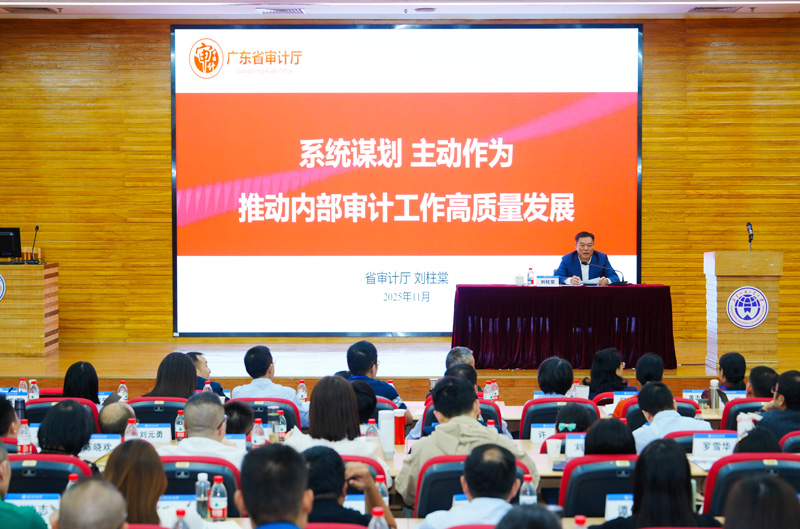 刘柱棠授课副本.jpg 刘柱棠授课副本.jpg