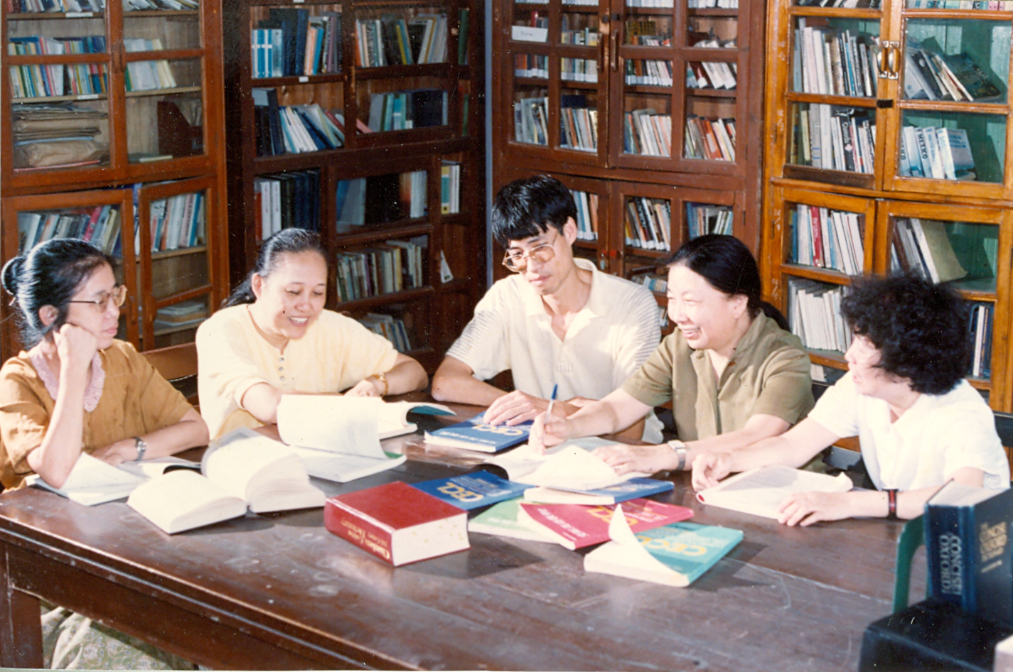 04 李筱菊、肖惠云主持CECL教材组会议.jpg