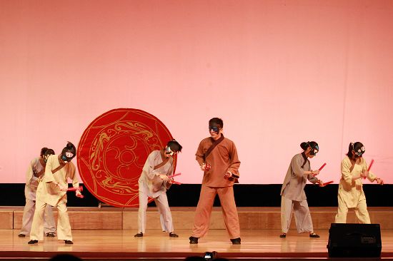话剧融音乐舞蹈於一体