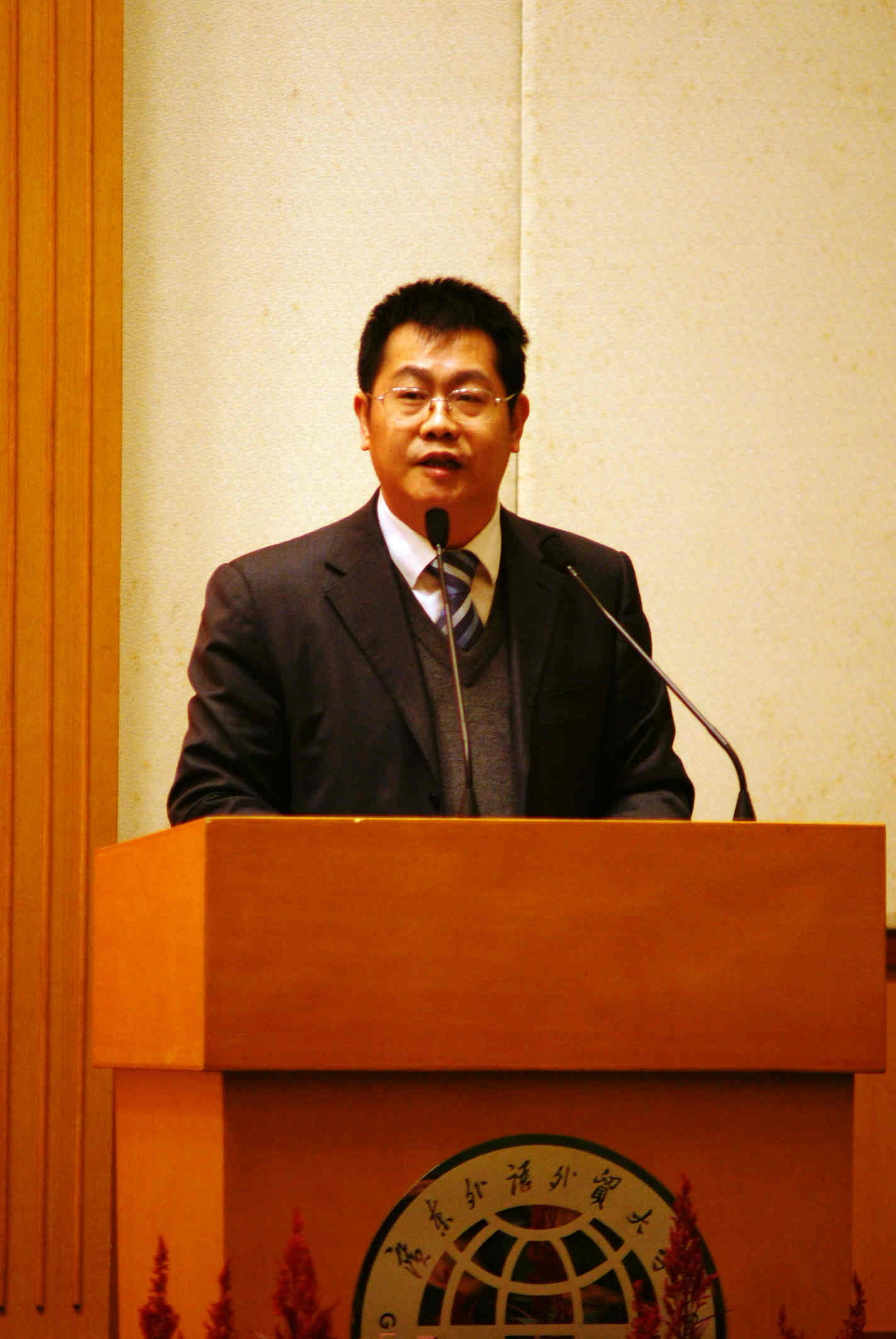 人事处处长方迎生做工作报告