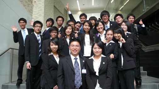 SIFE队员与指导老师林宏伟合照