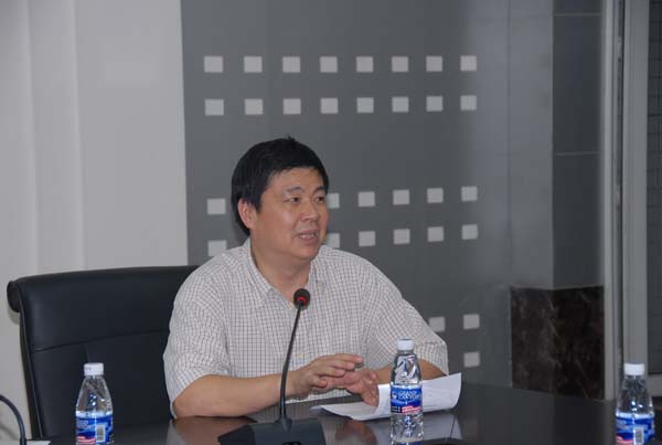 陈德萍主持讲座