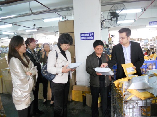 管理学院一行考察公司现场
