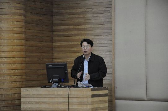 伍方斐馆长诠释团队文化 伍方斐馆长诠释团队文化
