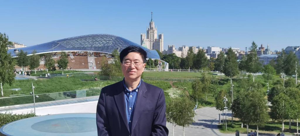 赵龙跃在莫斯科参加金砖国家学术论坛.jpg