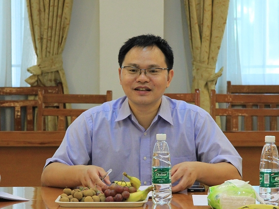 刘建达副校长主持会议 刘建达副校长主持会议