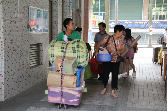 全家总动员,进驻新宿舍 全家总动员,进驻新宿舍
