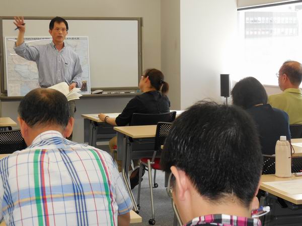 张伟雄院长在上课 张伟雄院长在上课