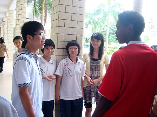 师生交流乐融融