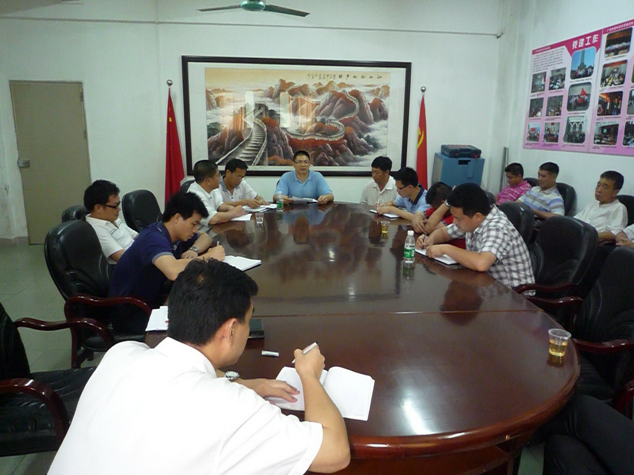 “幸福大讨论”组织生活会现场 “幸福大讨论”组织生活会现场