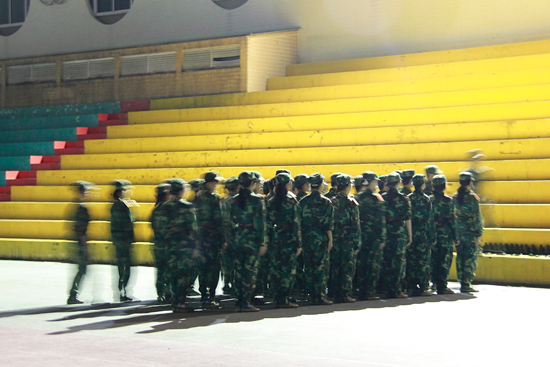 夜幕降临,训练依旧继续 夜幕降临,训练依旧继续