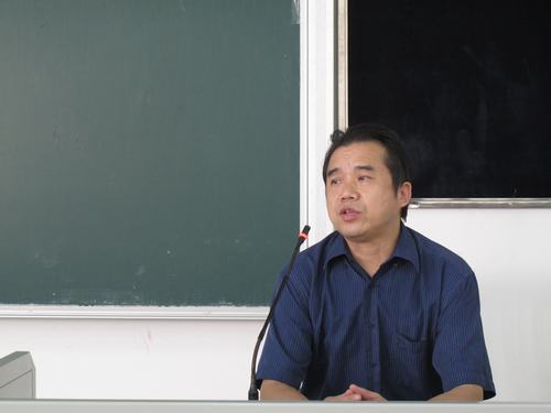 彭未名在讲座中 彭未名在讲座中