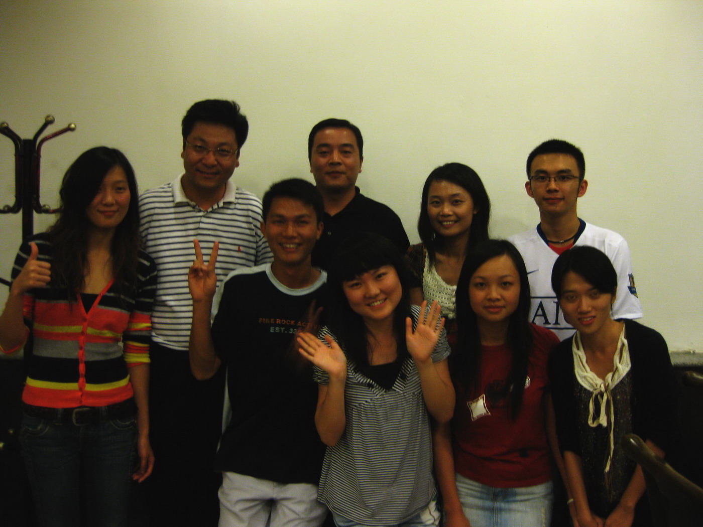 广外残奥志愿者与白书记(左二)和蒋主任(后中)合照