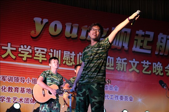 新生代表尽情高歌 新生代表尽情高歌