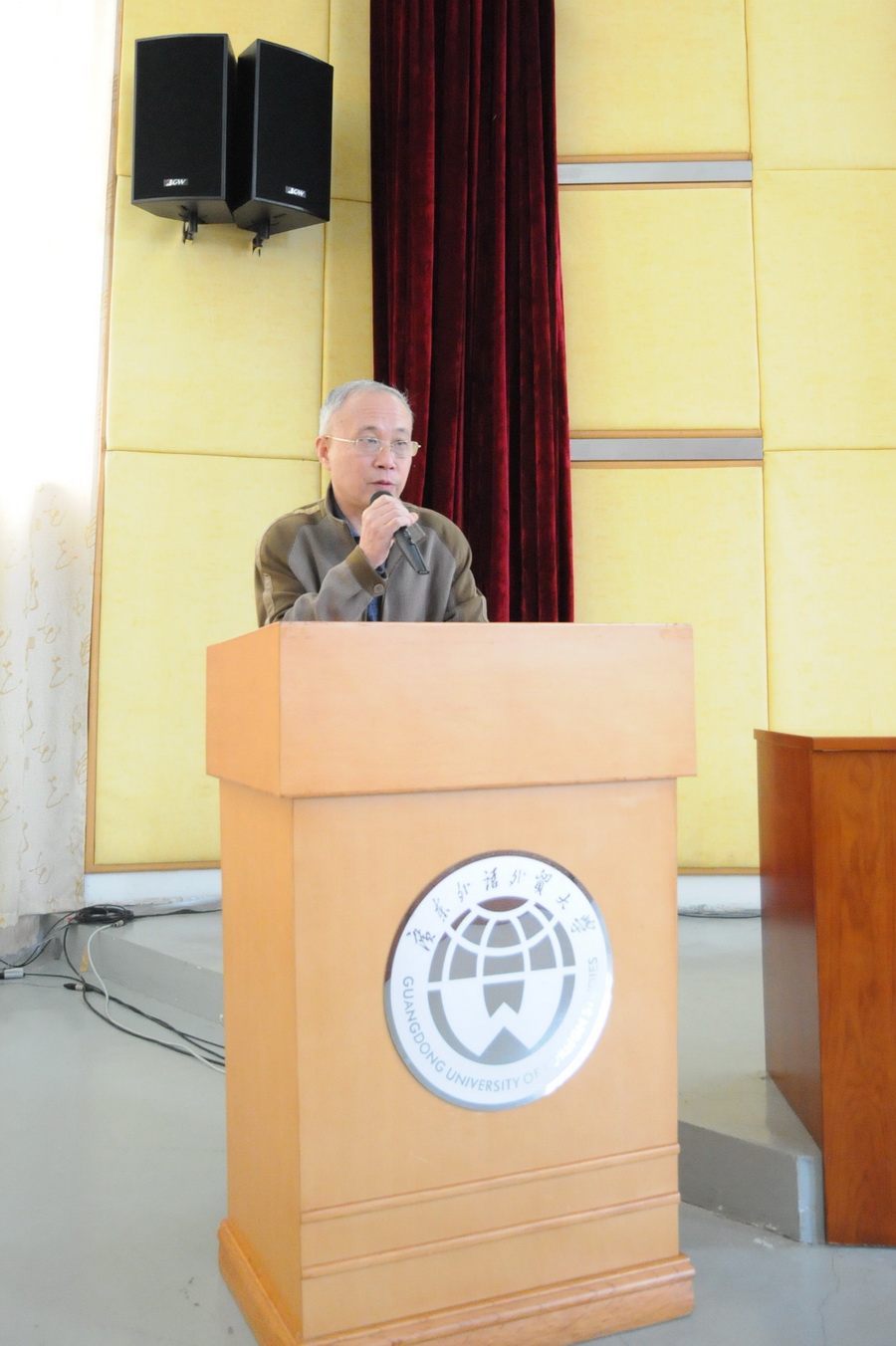 钟育赣提出管院建设新规划 钟育赣提出管院建设新规划