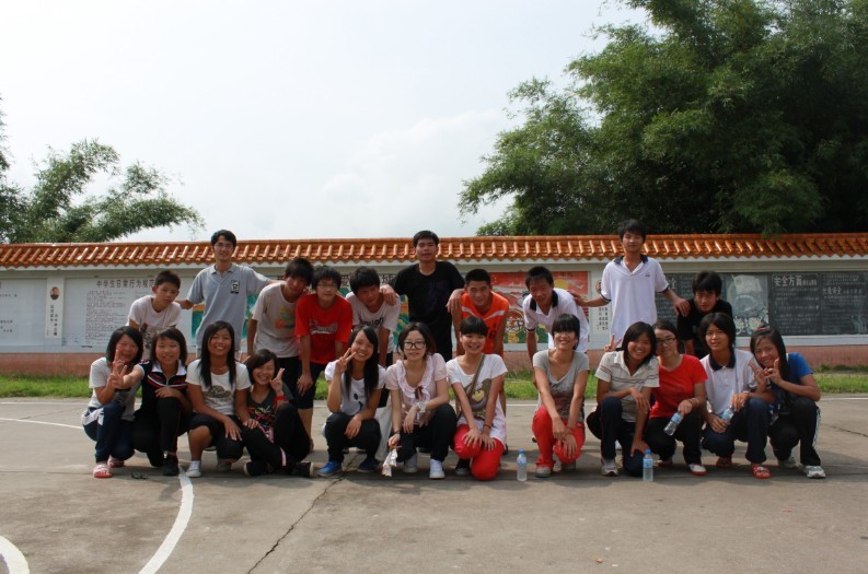 参赛队员与DreamMakers队员在赛后合影