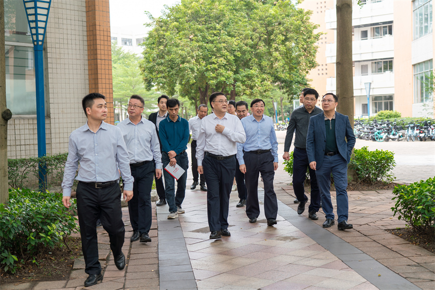 校领导一行走访大学城09.jpg