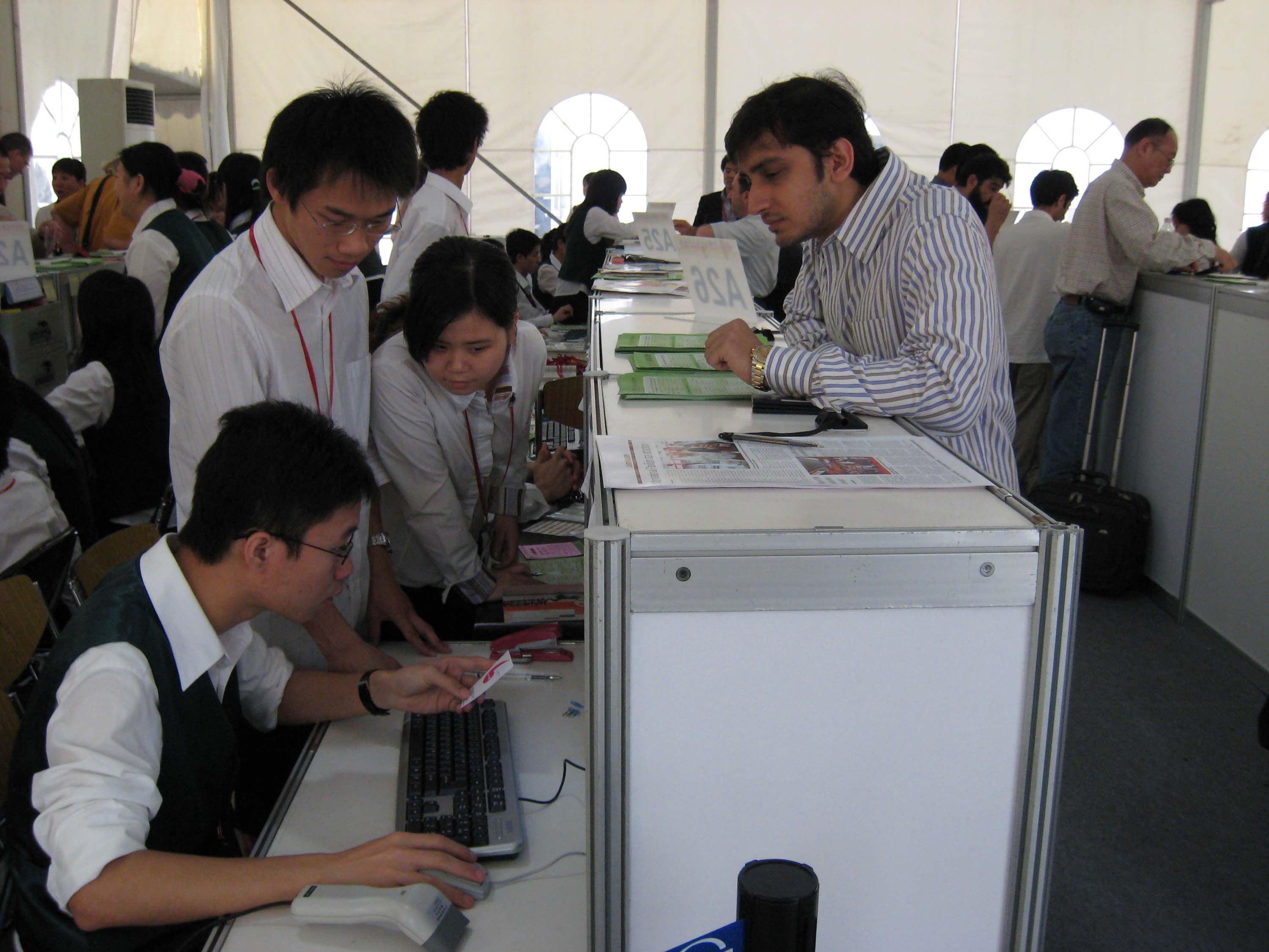 仔细验证 一丝不苟