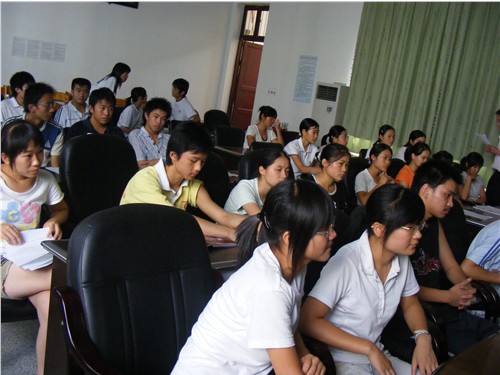 师弟师妹们听得津津有味