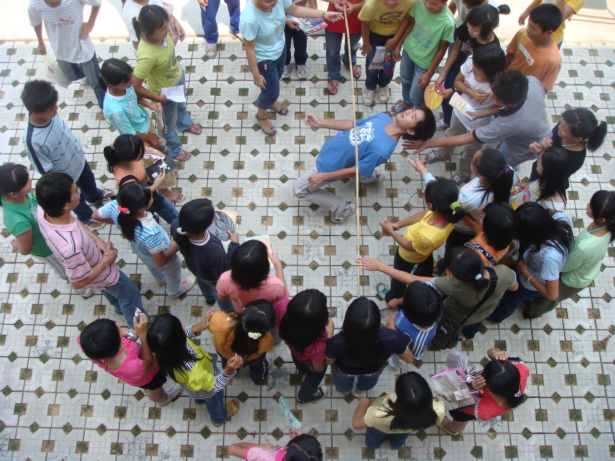 队员老师的腰力不错啊