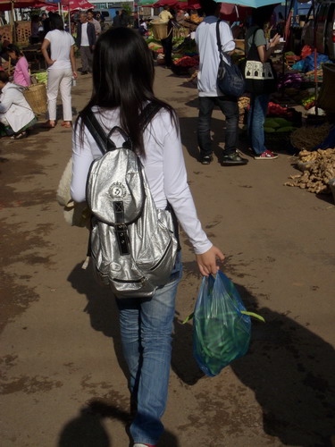 烈日当头,依然努力