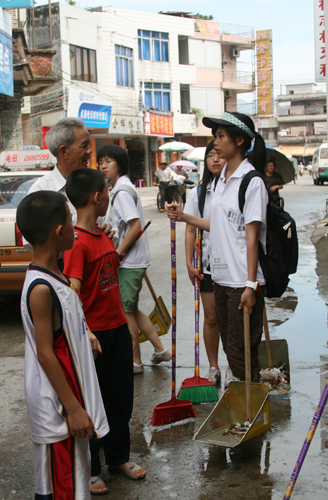 清扫大街,宣传环保意识