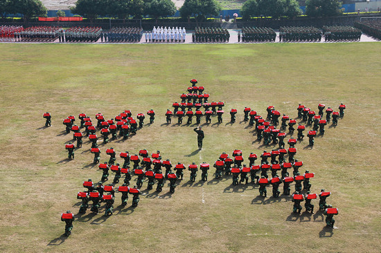 女子队列操1 女子队列操1
