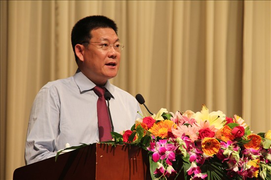 仲伟合校长发表讲话 仲伟合校长发表讲话