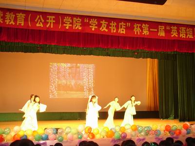 “白蛇”翩翩起舞