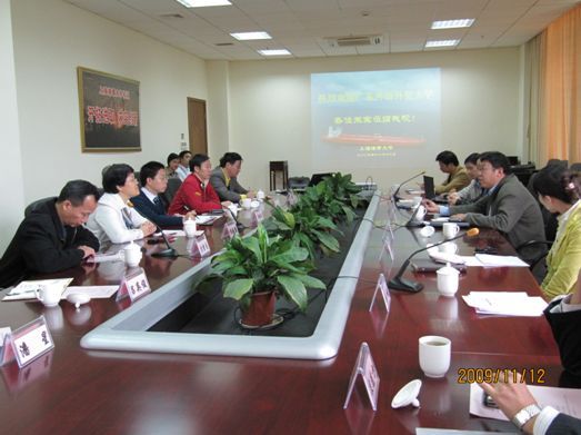 杨晓燕等与上海海事大学实验室负责老师进行座谈