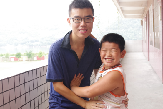 大男孩和小男孩 大男孩和小男孩