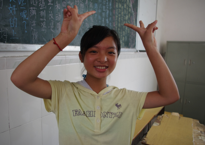 小女孩笑靥如花 小女孩笑靥如花