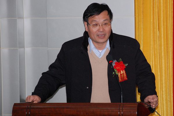 英文学院书记何洪亮