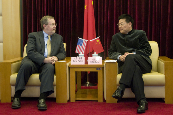 仲伟合校长会见美国北园大学大卫·帕金校长 仲伟合校长会见美国北园大学大卫·帕金校长