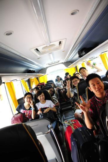 2012年7月20日,广外奥运报道团正式出发。(图:张夏) 2012年7月20日,广外奥运报道团正式出发。(图:张夏)