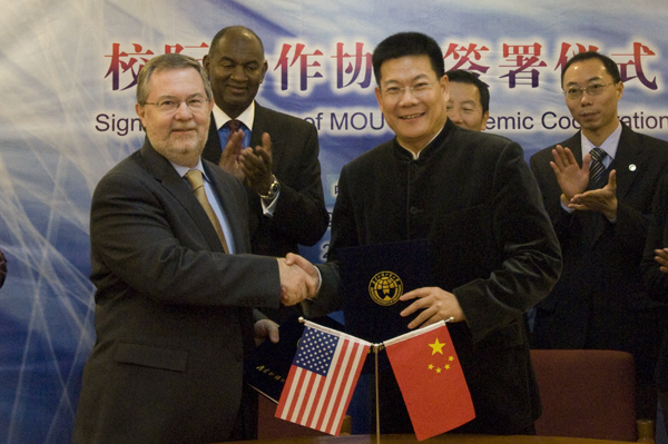 双方签署协议 双方签署协议