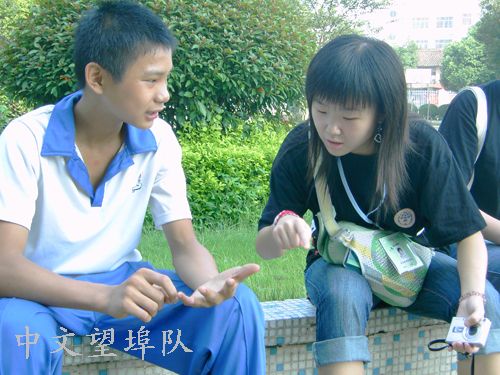 黄涪溥与队员交流