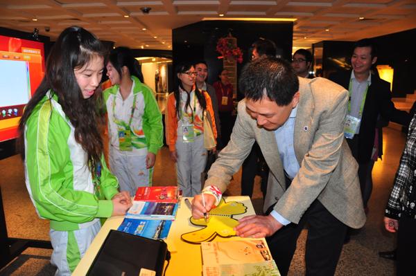 隋广军为志愿者题字